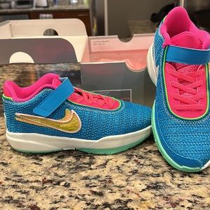 Brand new, never worn Kids Nike LeBron XX